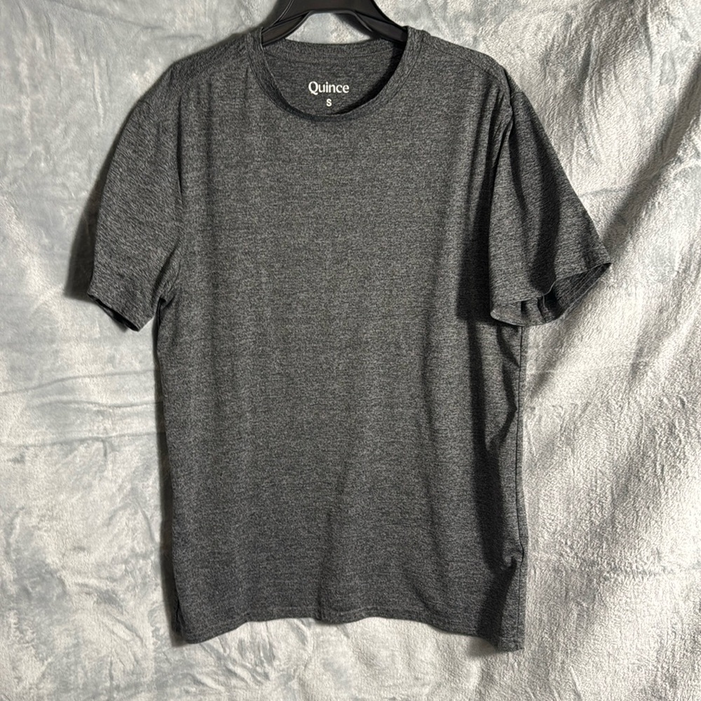 Quince Men's Gray T-Shirt charcoal color soft performance t shirt size small